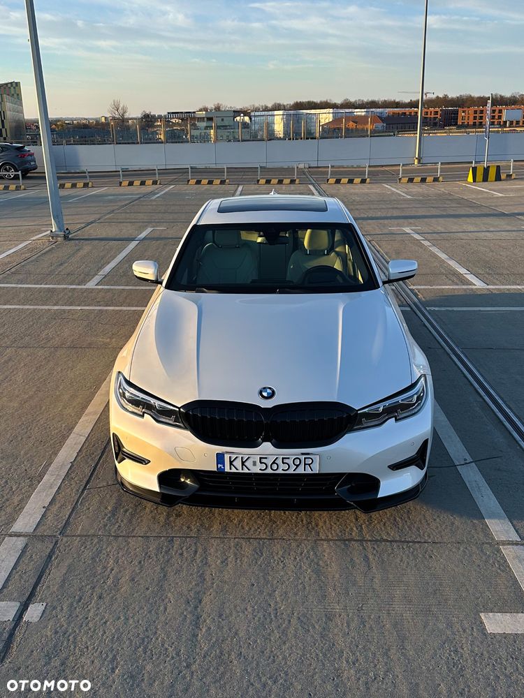BMW Seria 3 330i xDrive M Sport - 11