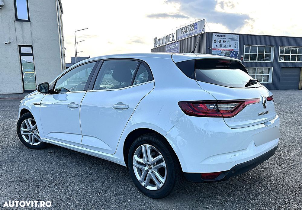 Renault Megane TCe 115 GPF ZEN - 4