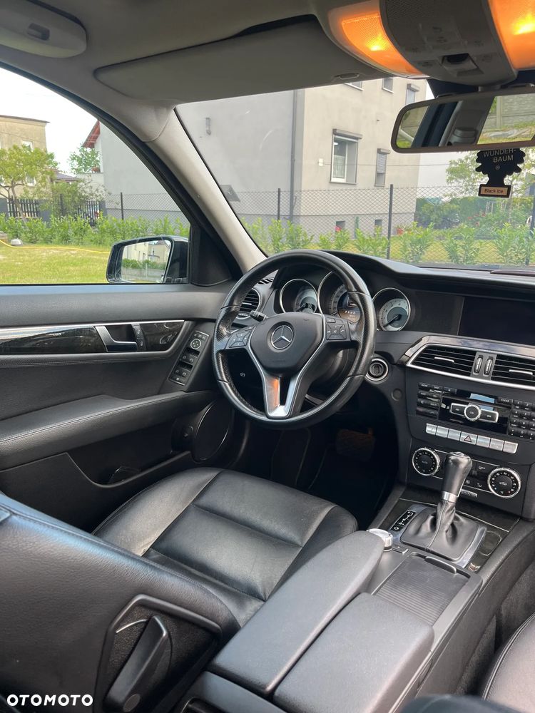 Mercedes-Benz Klasa C 250 CGI BlueEff Avantgarde - 3