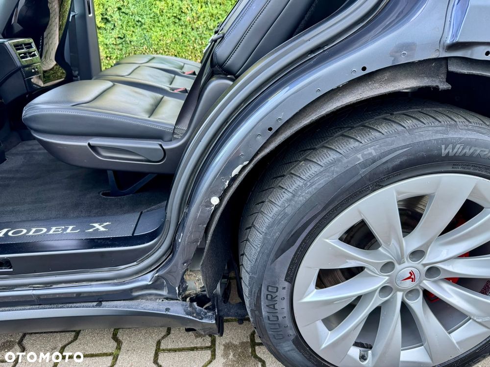 Tesla Model X - 28