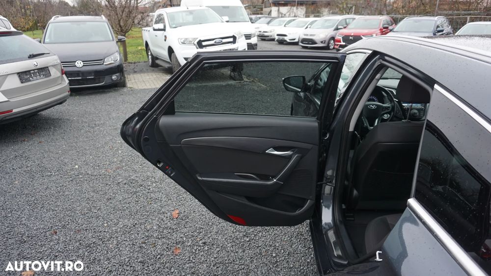 Hyundai i40 i40cw 1.7 CRDi Automatik Fifa World Cup Edition Gold - 8