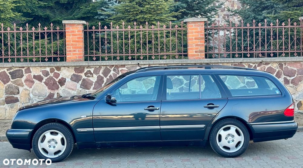 Mercedes-Benz Klasa E 320 T 4-Matic Elegance - 4