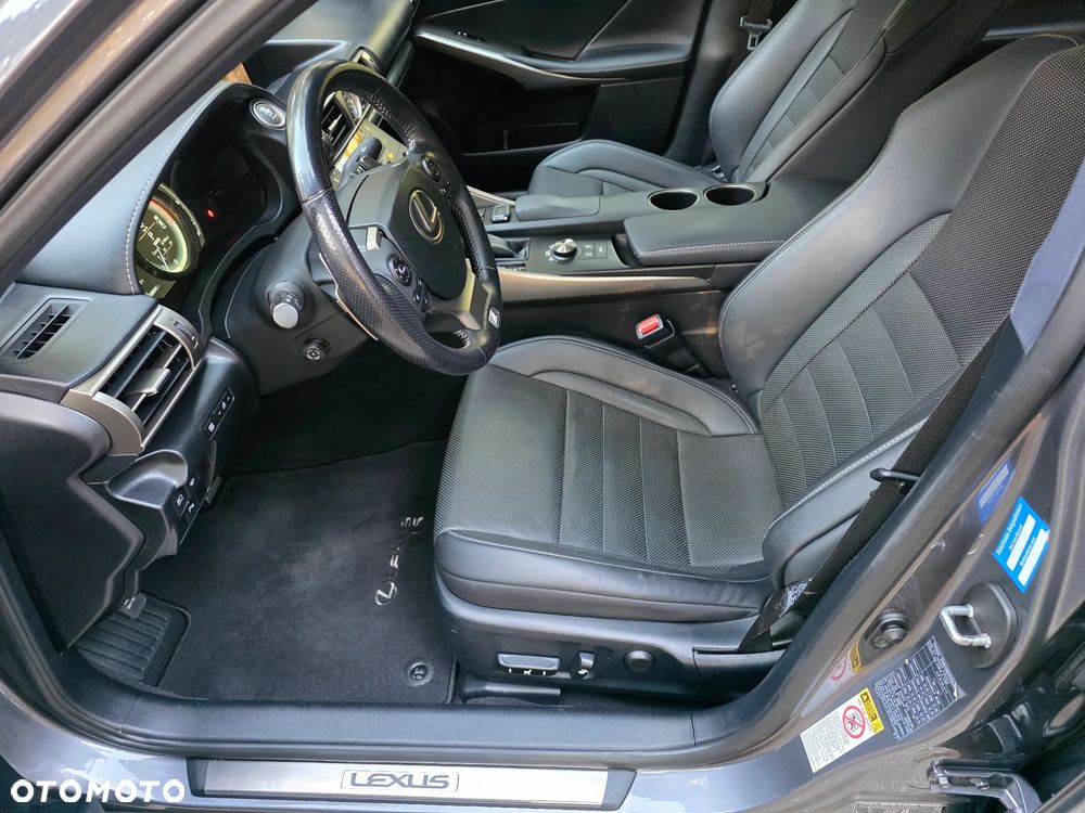 Lexus IS 200t Sport Line - 22