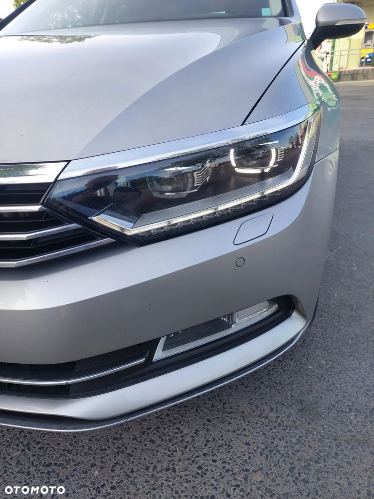 Volkswagen Passat - 1