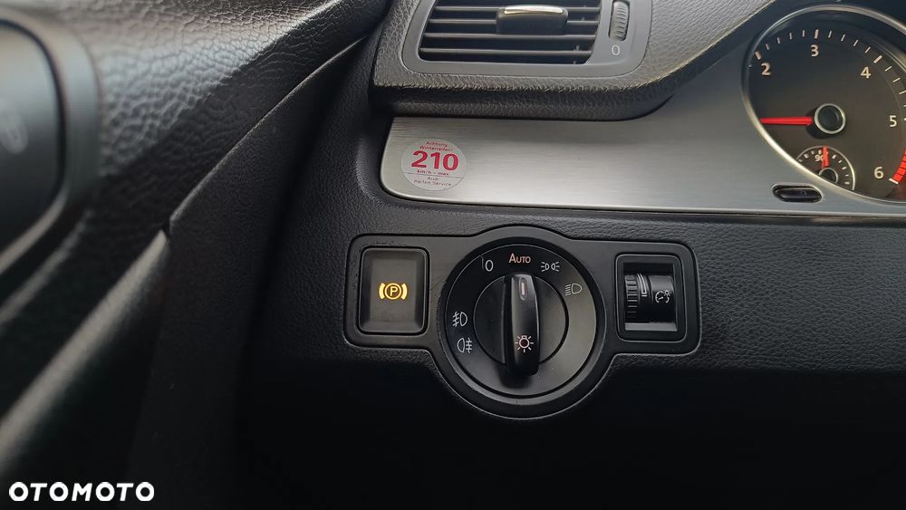 Volkswagen Passat 2.0 TDI Highline - 23