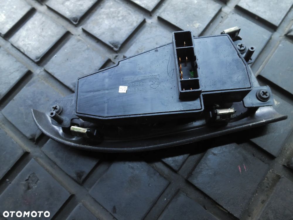 PANEL STEROWANIA SZYB KIEROWCY CHRYSLER 300M 04760191AC - 2