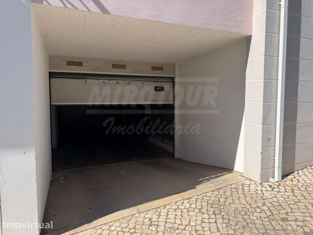 Lugar de Parqueamento em garagem privativa - Grande imagem: 2/4