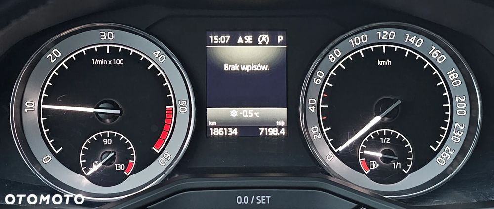 Skoda Superb 2.0 TDI DSG Premium Edition - 25