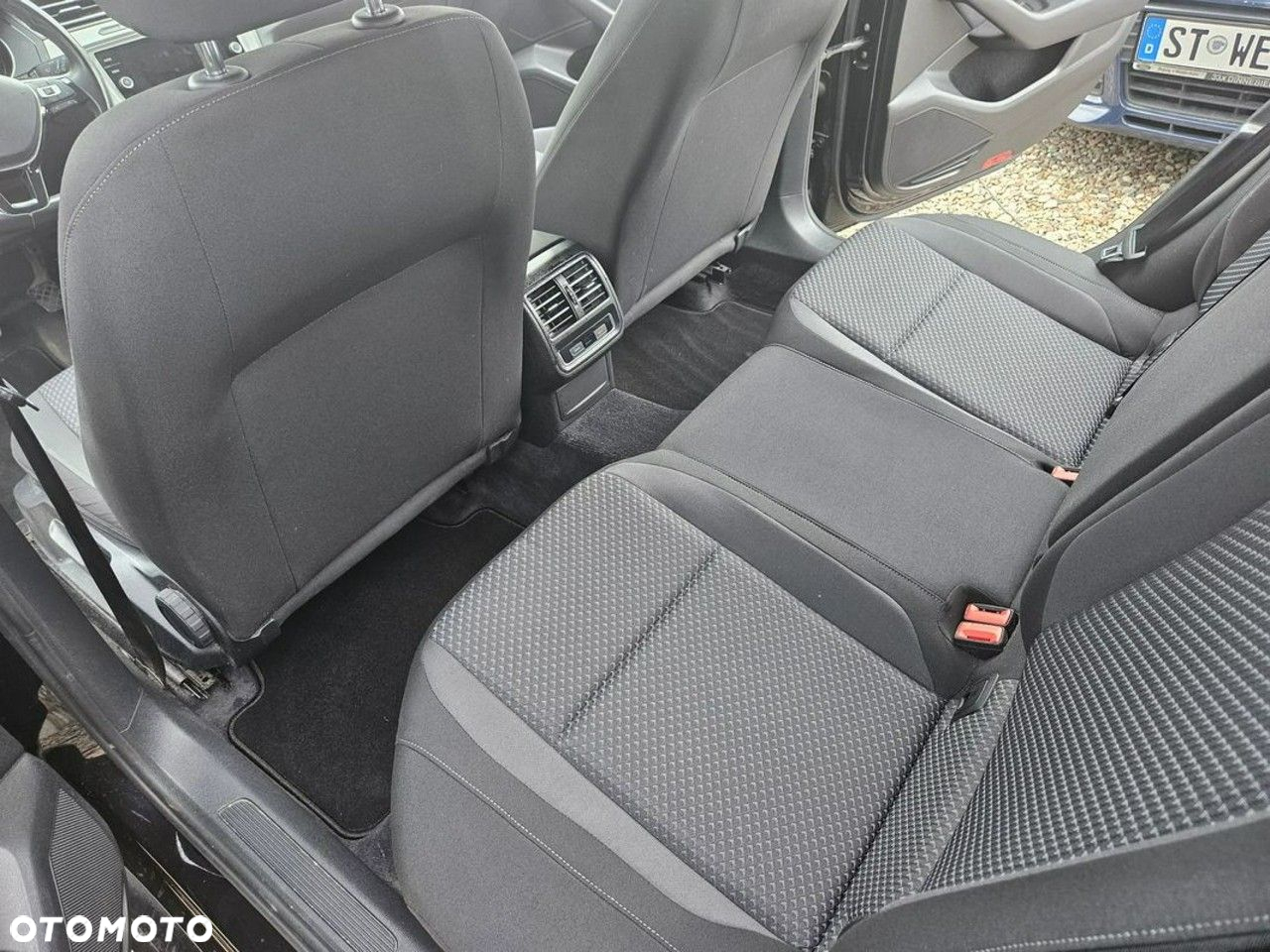 Volkswagen Passat - 11