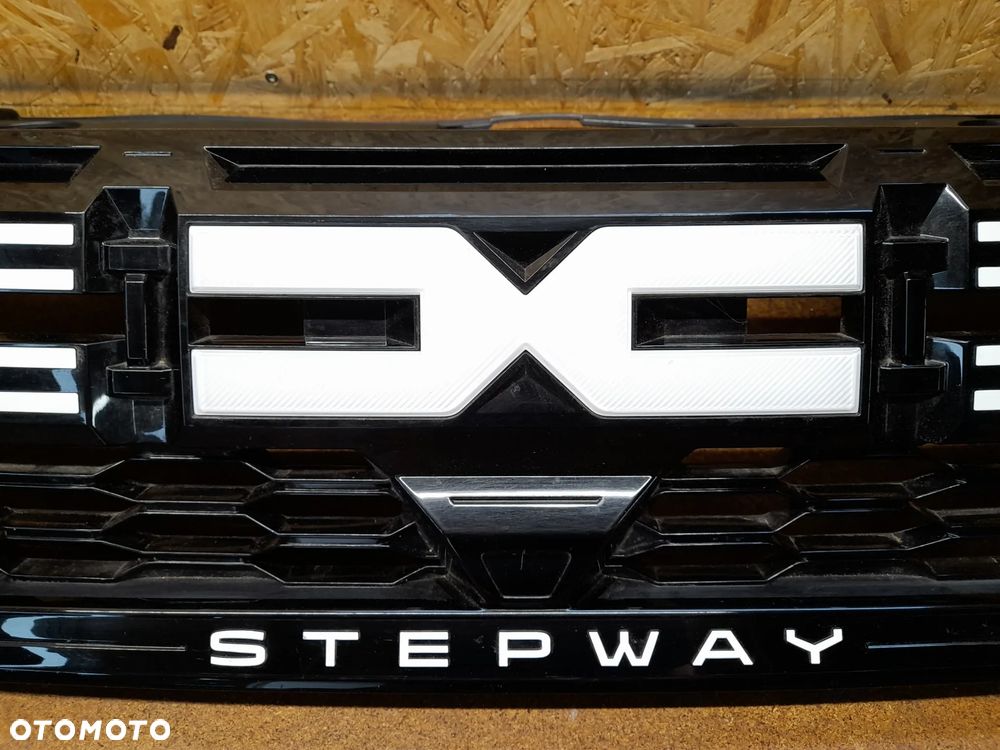 DACIA SANDERO Stepway III 3 atrapa chłodnicy grill 622540736R 622541453R - 3