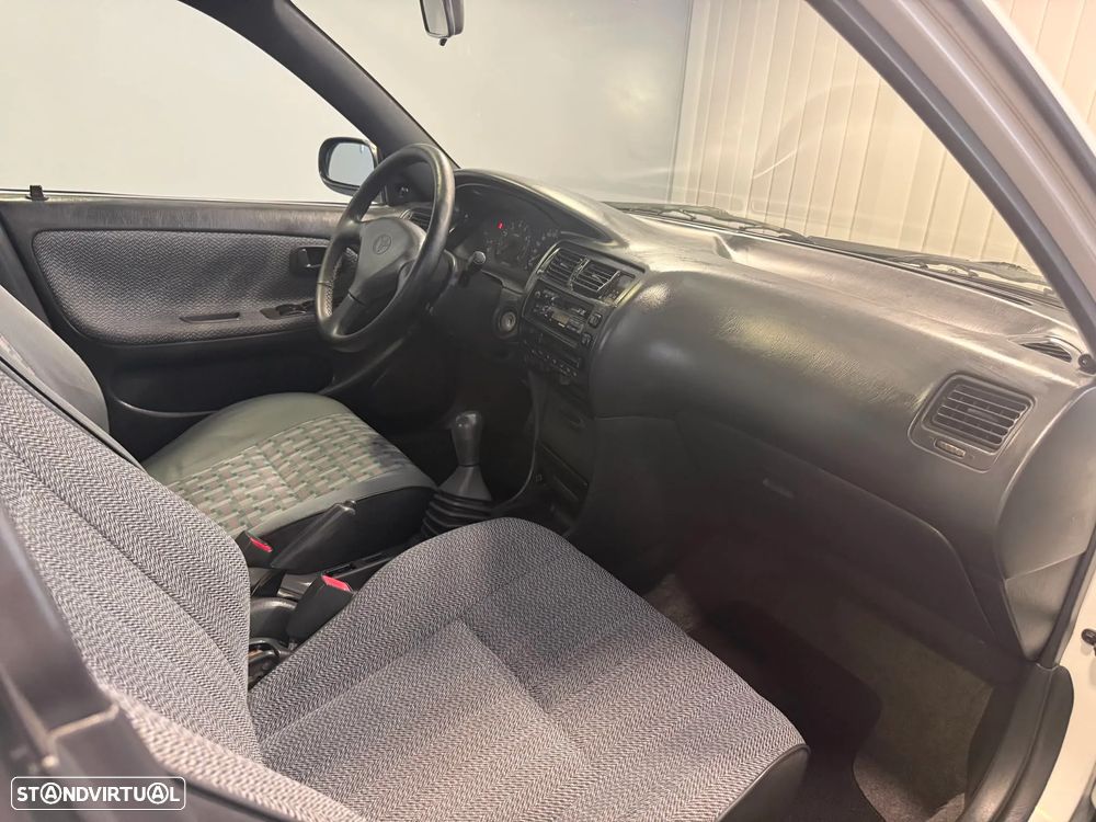 Toyota Corolla Sedan 1.3 XLi - 9
