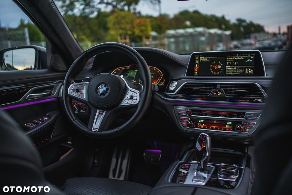 BMW Seria 7 750i xDrive - 11