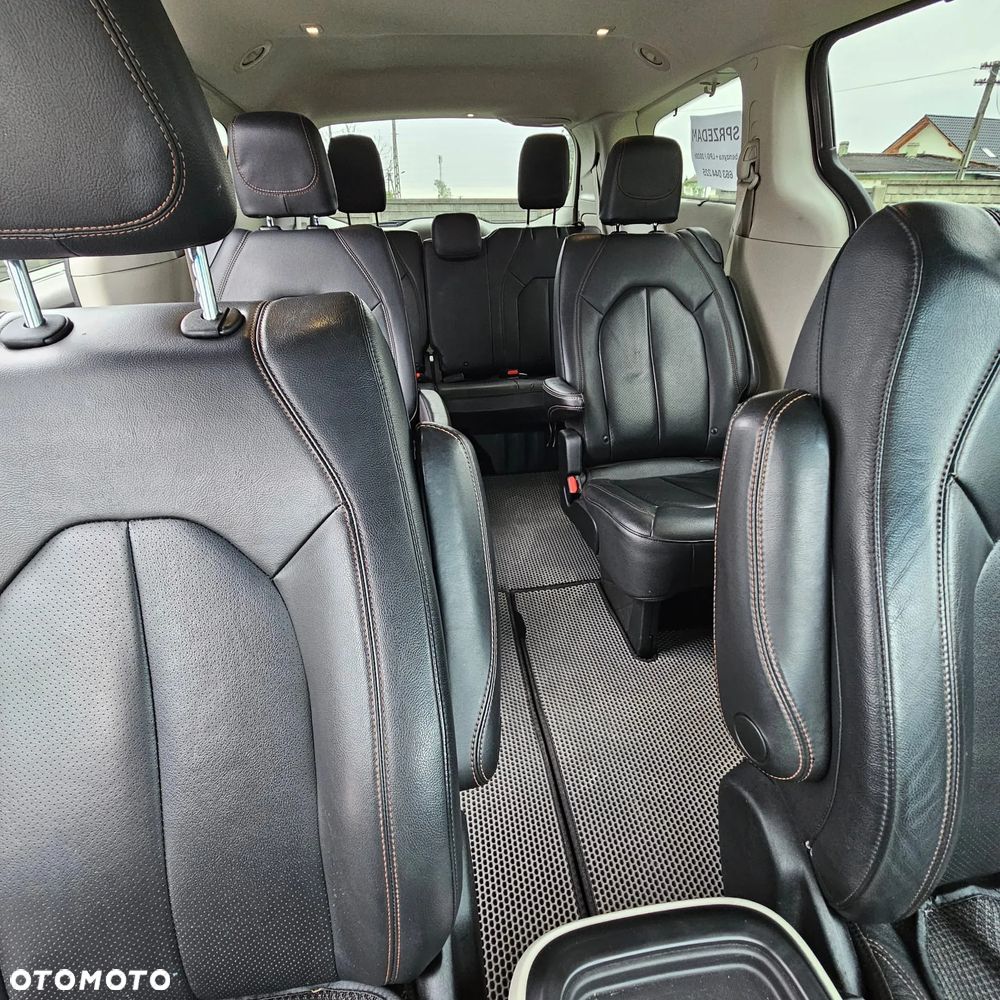 Chrysler Pacifica - 4