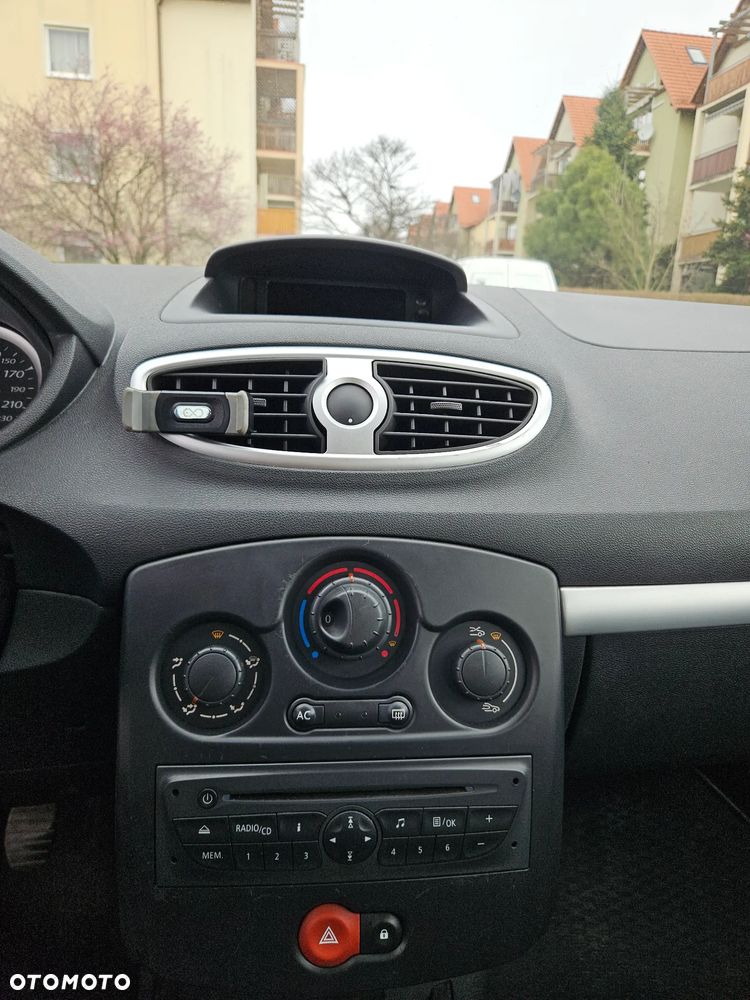 Renault Clio 1.2 16V Alize - 14