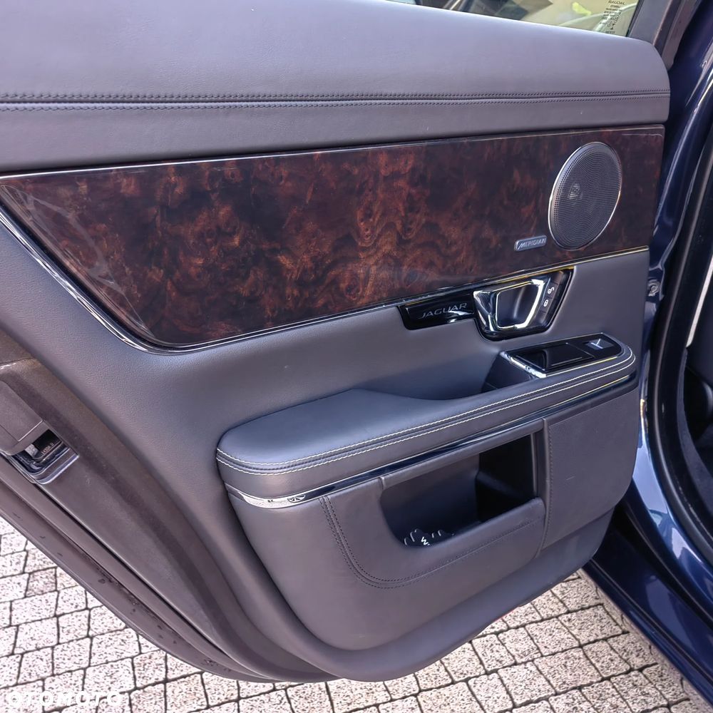 Jaguar XJ 3.0 D V6 Premium Luxury - 34