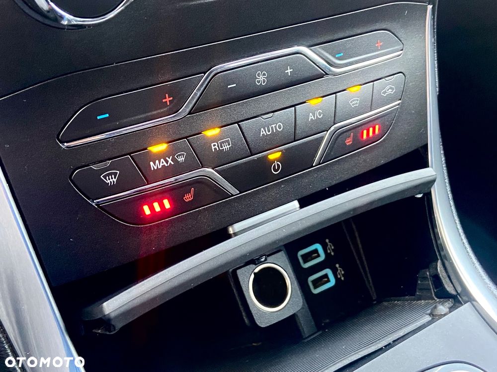 Ford S-Max 2.0 TDCi Titanium PowerShift - 24