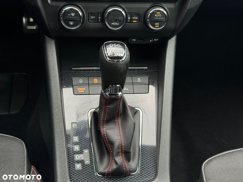 Skoda Octavia 2.0 TDI DSG RS - 25