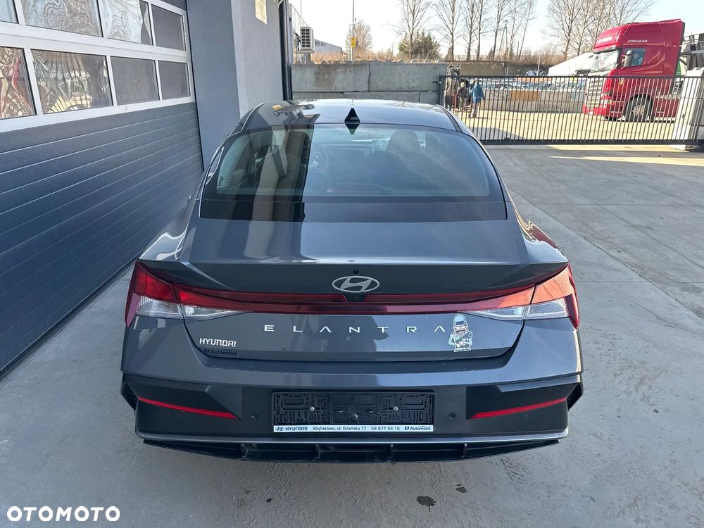 Hyundai Elantra 1.6 Smart CVT - 1