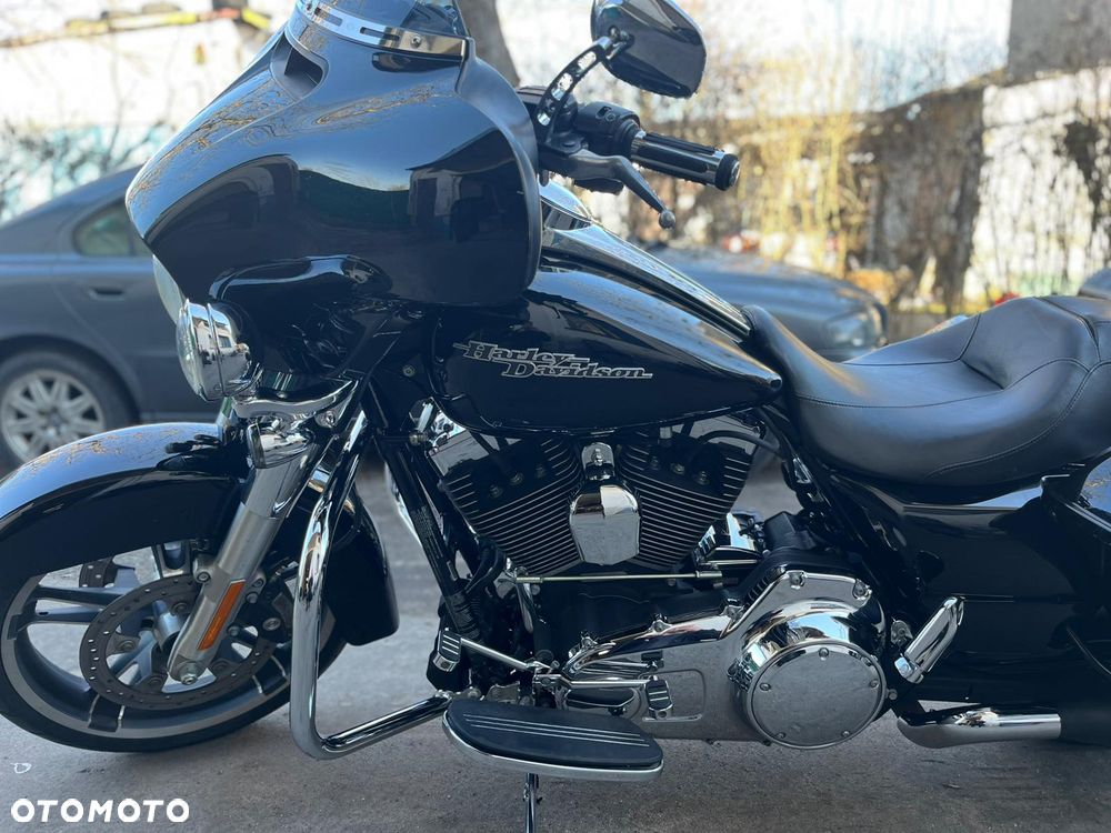 Harley-Davidson Touring Street Glide - 2
