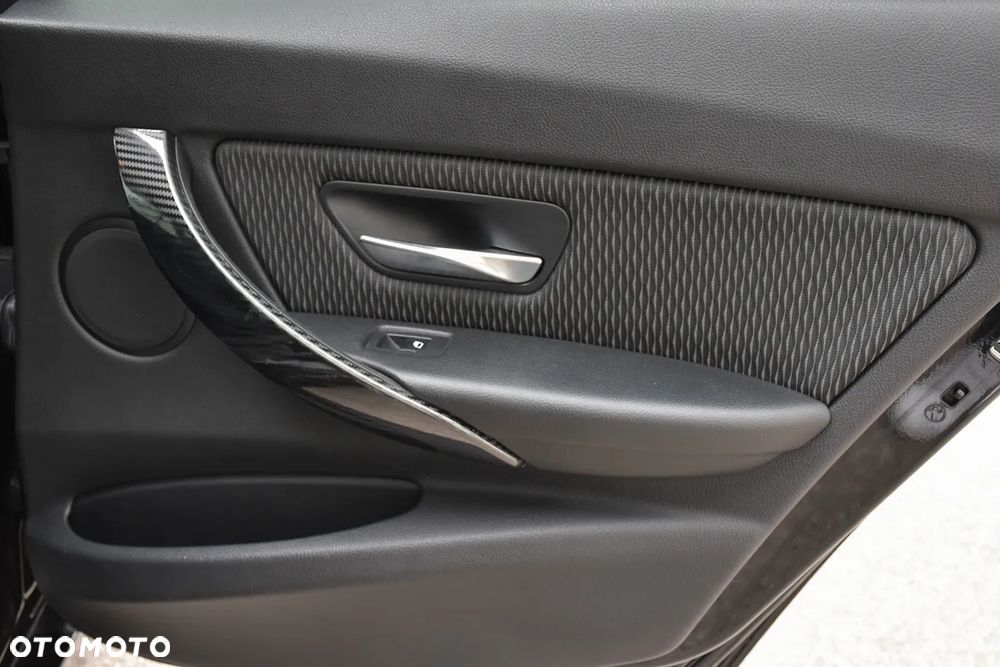 BMW Seria 3 318d Blue Performance Sport Line - 30
