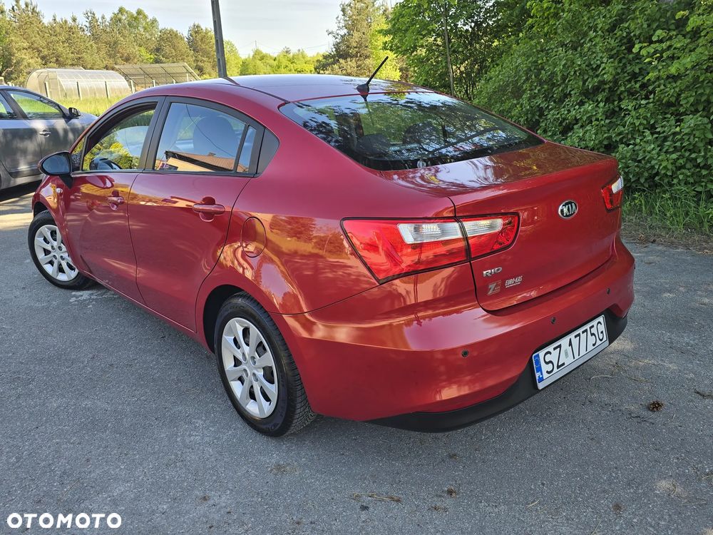 Kia Rio 1.2 L - 1