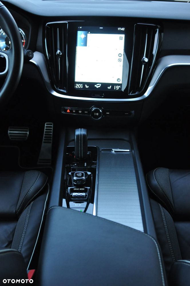 Volvo V60 D4 R-Design - 18