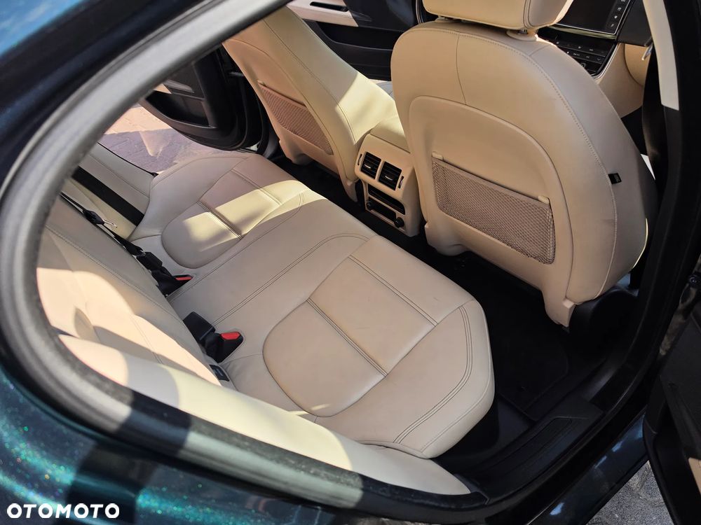 Jaguar XE 2.0 D AWD R-Sport - 13