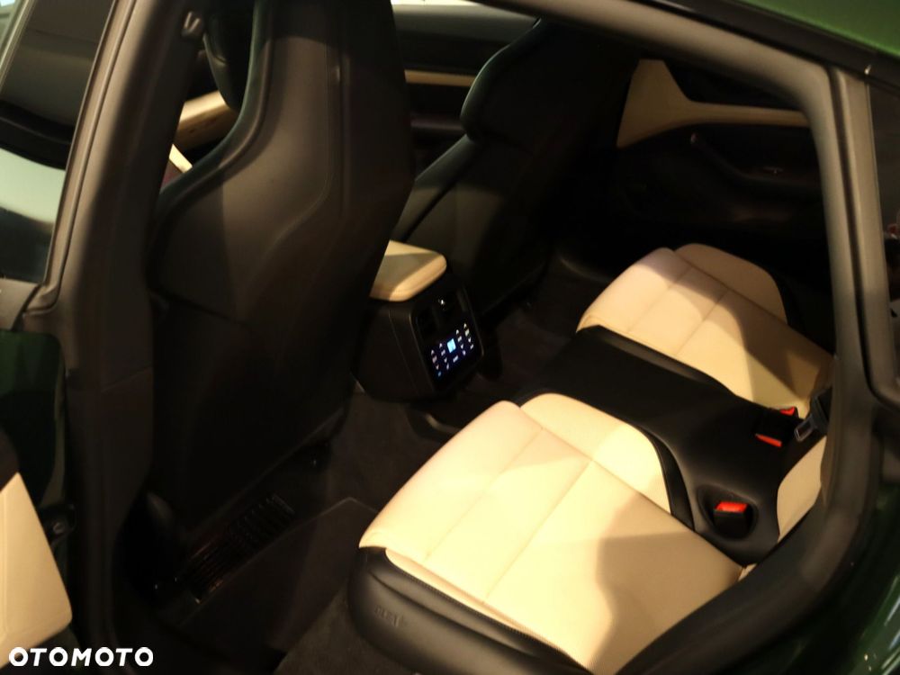 Porsche Taycan 105kWh 4S Black Edition - 34
