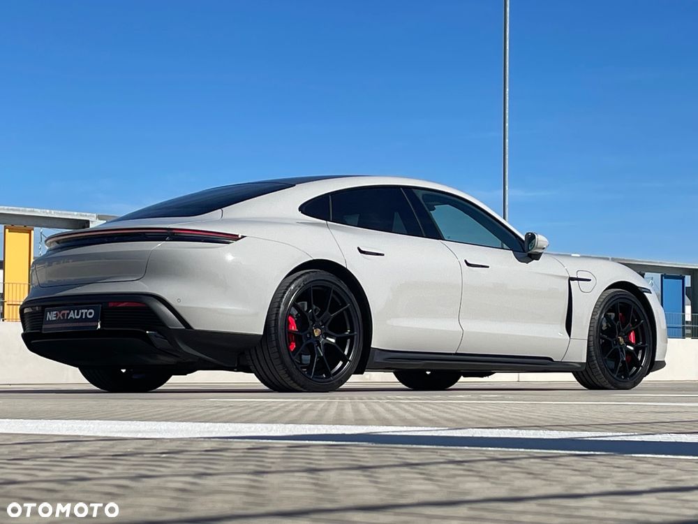 Porsche Taycan GTS - 10