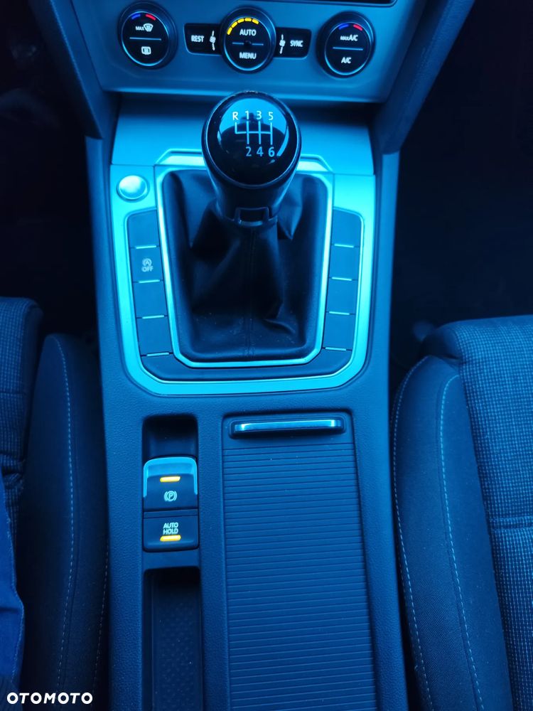 Volkswagen Passat ver-2-0-tdi-scr-comfortline - 19