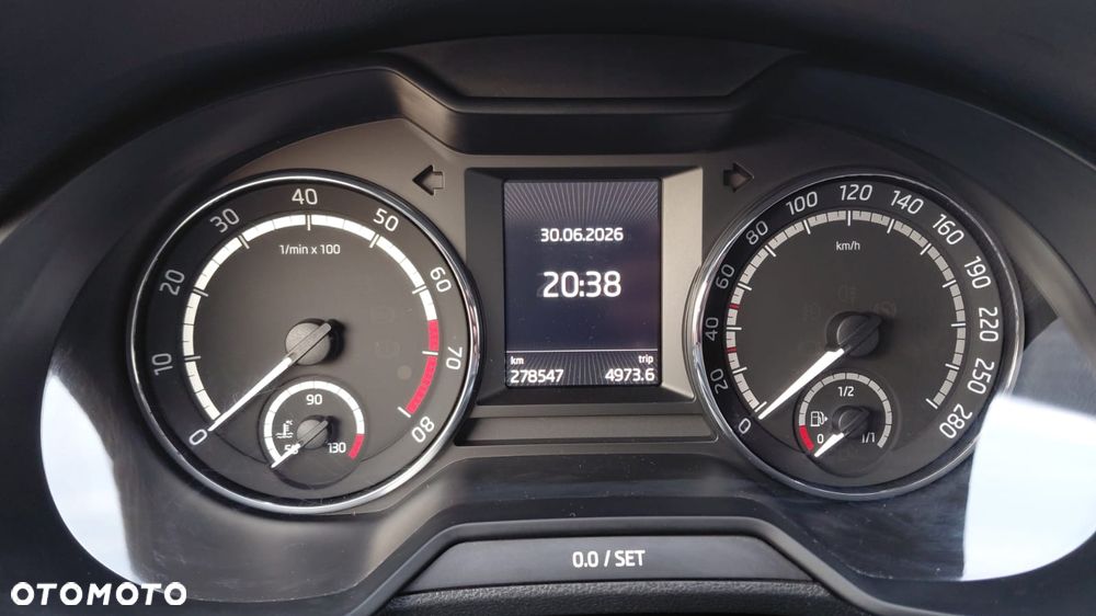 Skoda Octavia 2.0 TSI (Green tec) DSG RS - 13