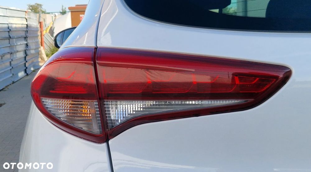 Hyundai Tucson 1.7 CRDI BlueDrive Style 2WD - 25