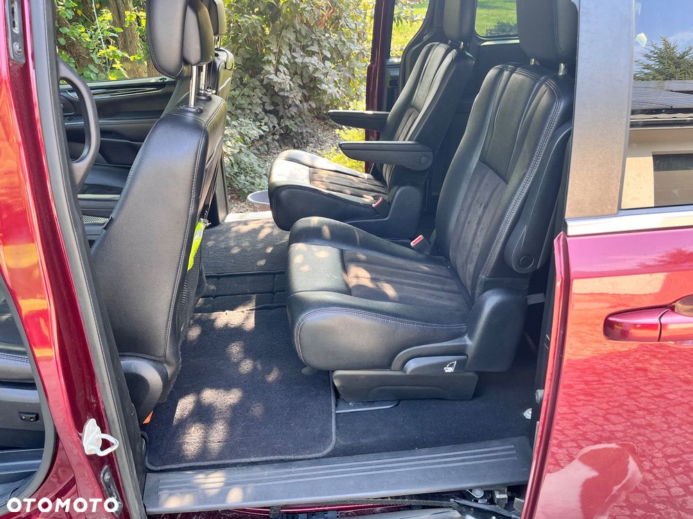 Dodge Grand Caravan - 9