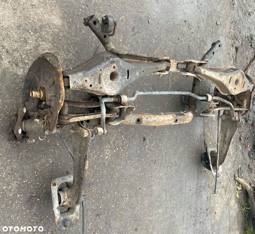 BELKA ZAWIESZENIA TYŁ WÓZEK AUDI A3 8P VW GOLF V - 2