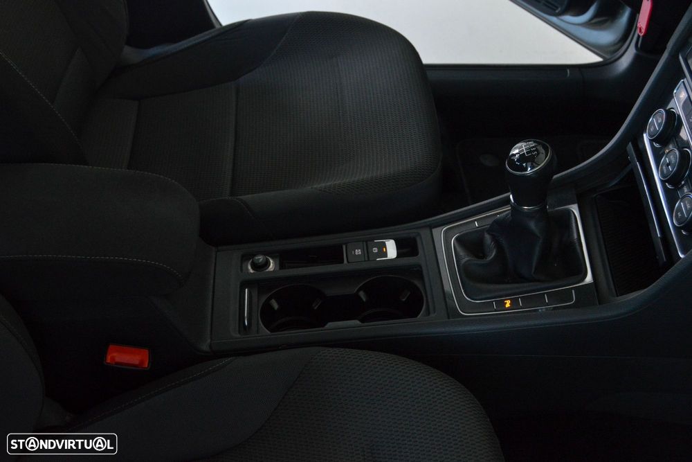 VW Golf 1.6 TDI Confortline - 44