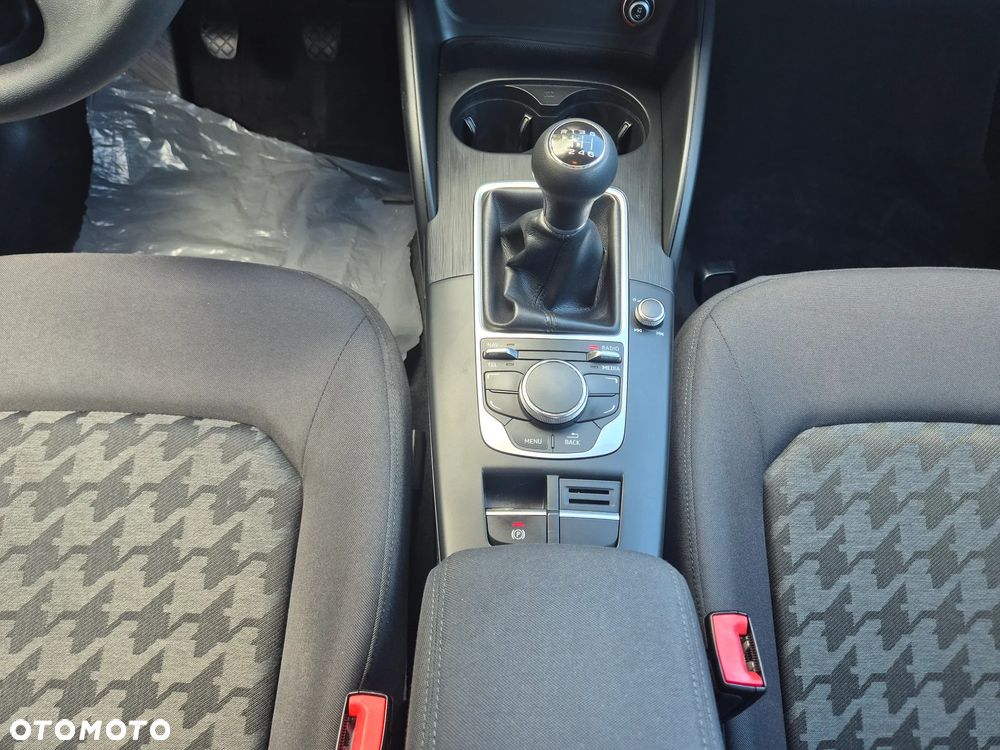 Audi A3 Sportback 1.6 TDI Attraction - 17