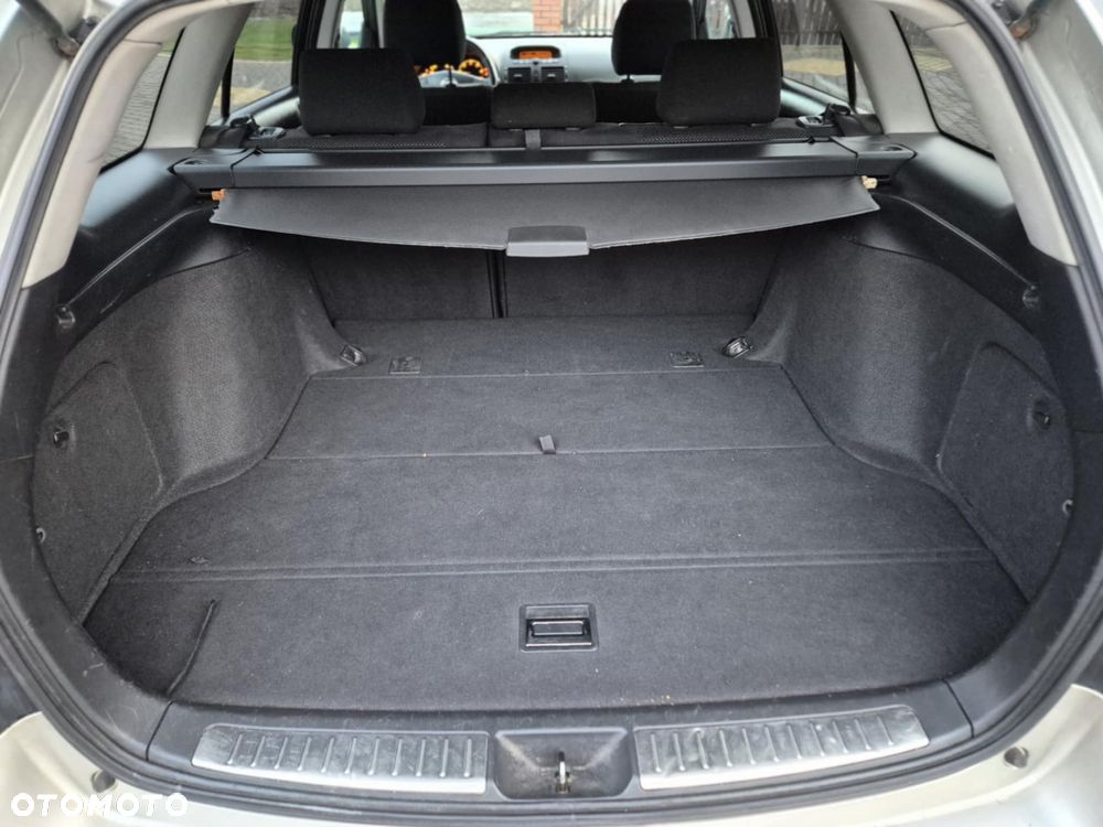 Toyota Avensis 2.0 D-4D Combi - 15