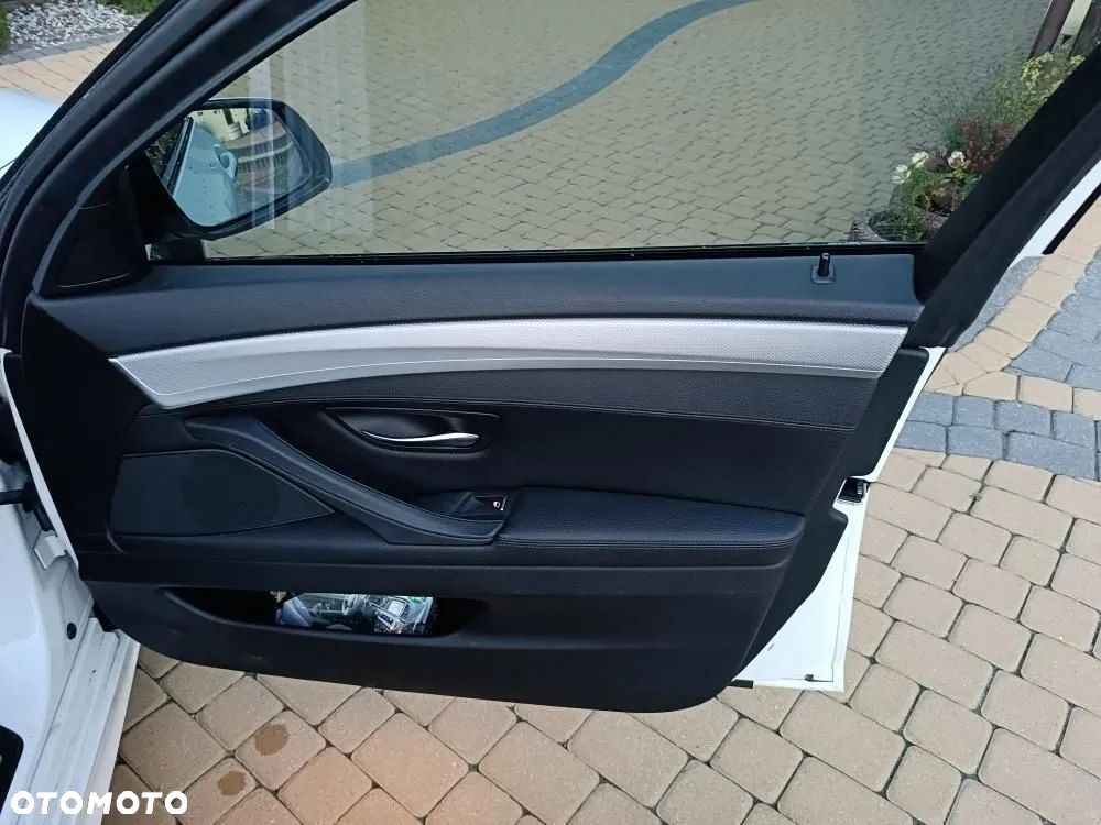BMW Seria 5 525d Touring Sport-Aut Luxury Line - 14