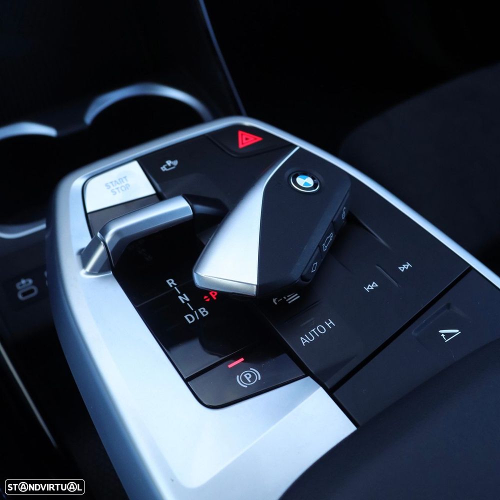 BMW iX2 eDrive20 Pack Desportivo M - 29
