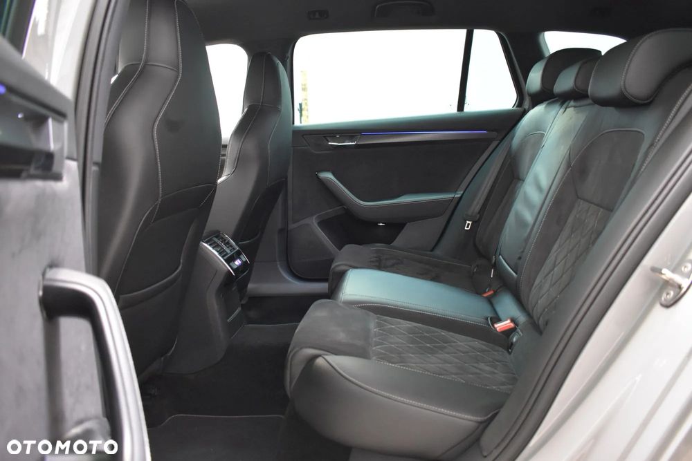 Skoda Superb 2.0 TDI Sportline DSG - 25