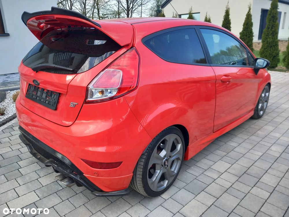 Ford Fiesta 1.6 EcoBoost ST - 13