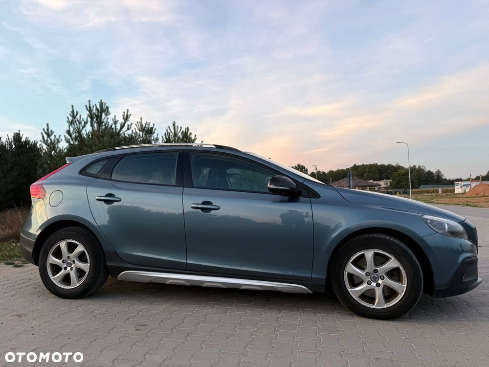 Volvo V40 Cross Country - 4