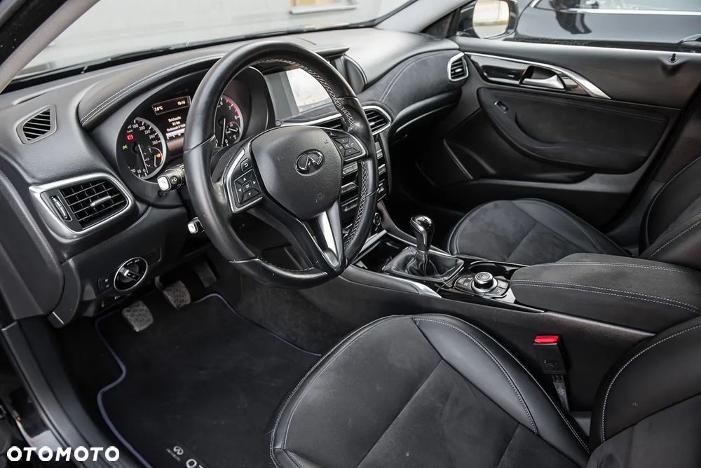 Infiniti Q30 1.6t Premium - 15
