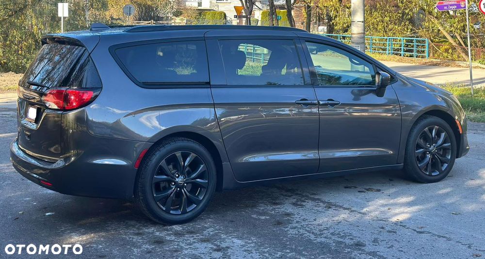 Chrysler Pacifica - 5