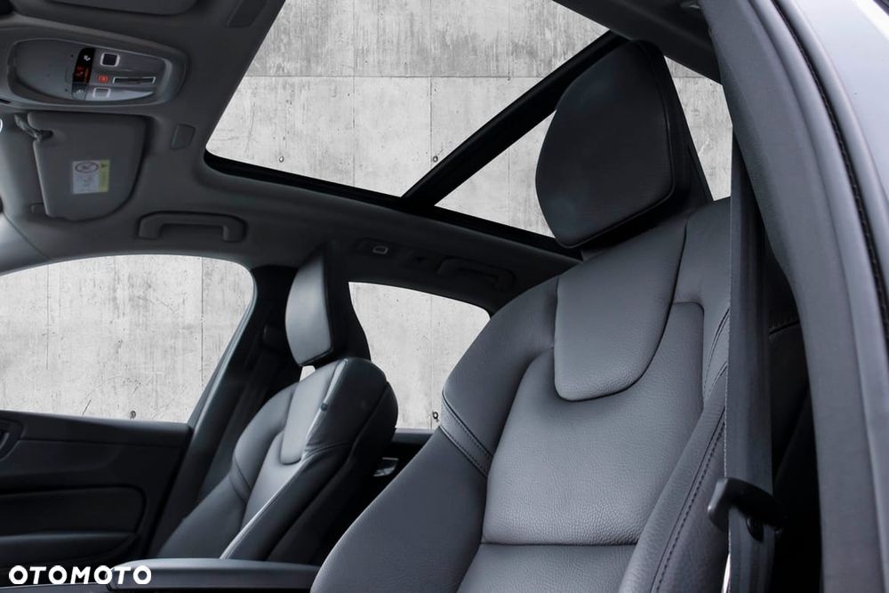 Volvo XC 60 T6 Plug-In Hybrid AWD Plus Dark - 22