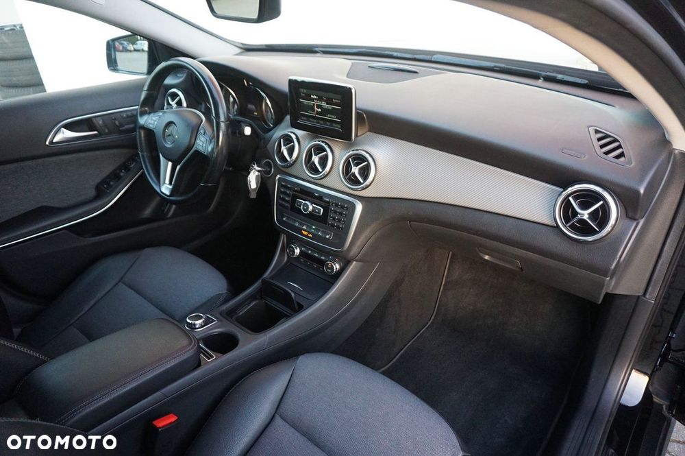 Mercedes-Benz GLA - 9