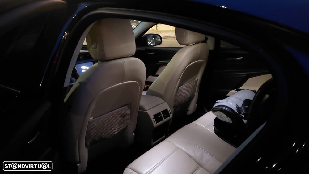 Jaguar XE - 4
