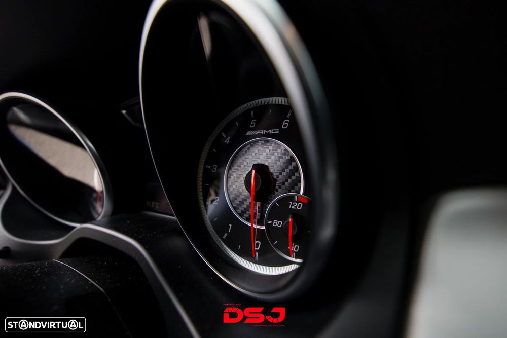 Mercedes-Benz CLA 45 AMG Shooting Brake 4-Matic - 32