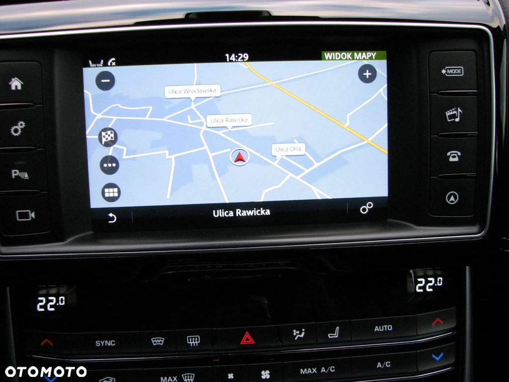 Jaguar XE D180 R-Dynamic S - 26