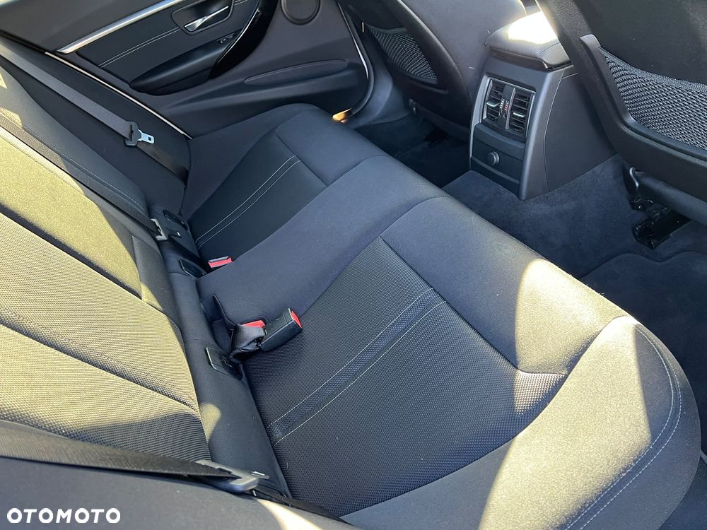 BMW Seria 3 320d xDrive Luxury Line sport - 35